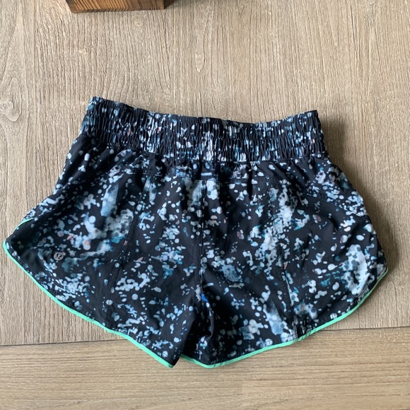 Lululemon reversible shorts - Picture 2 of 7